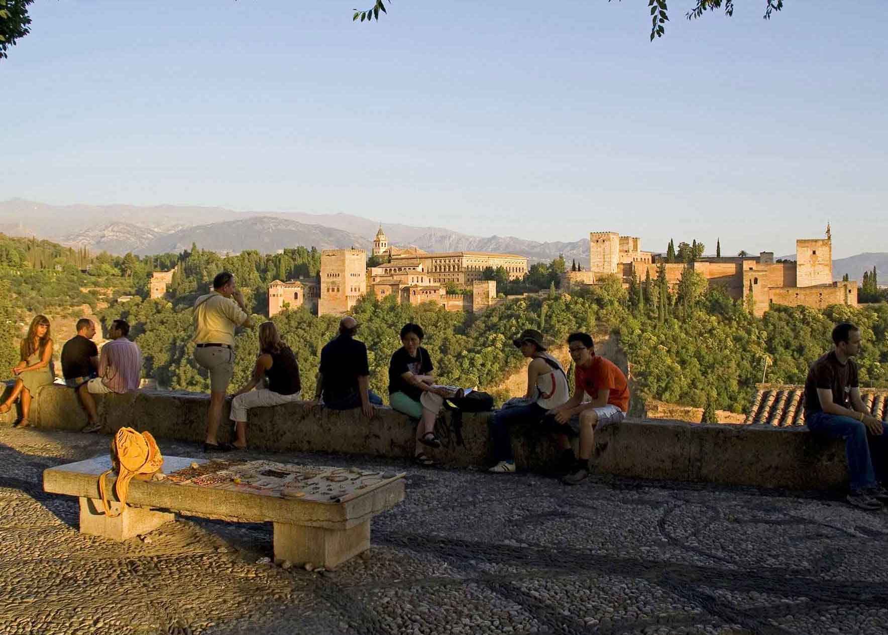 Visita guiada tour ruta con guía por el Albayzín y el Sacromonte en Granada para grupos