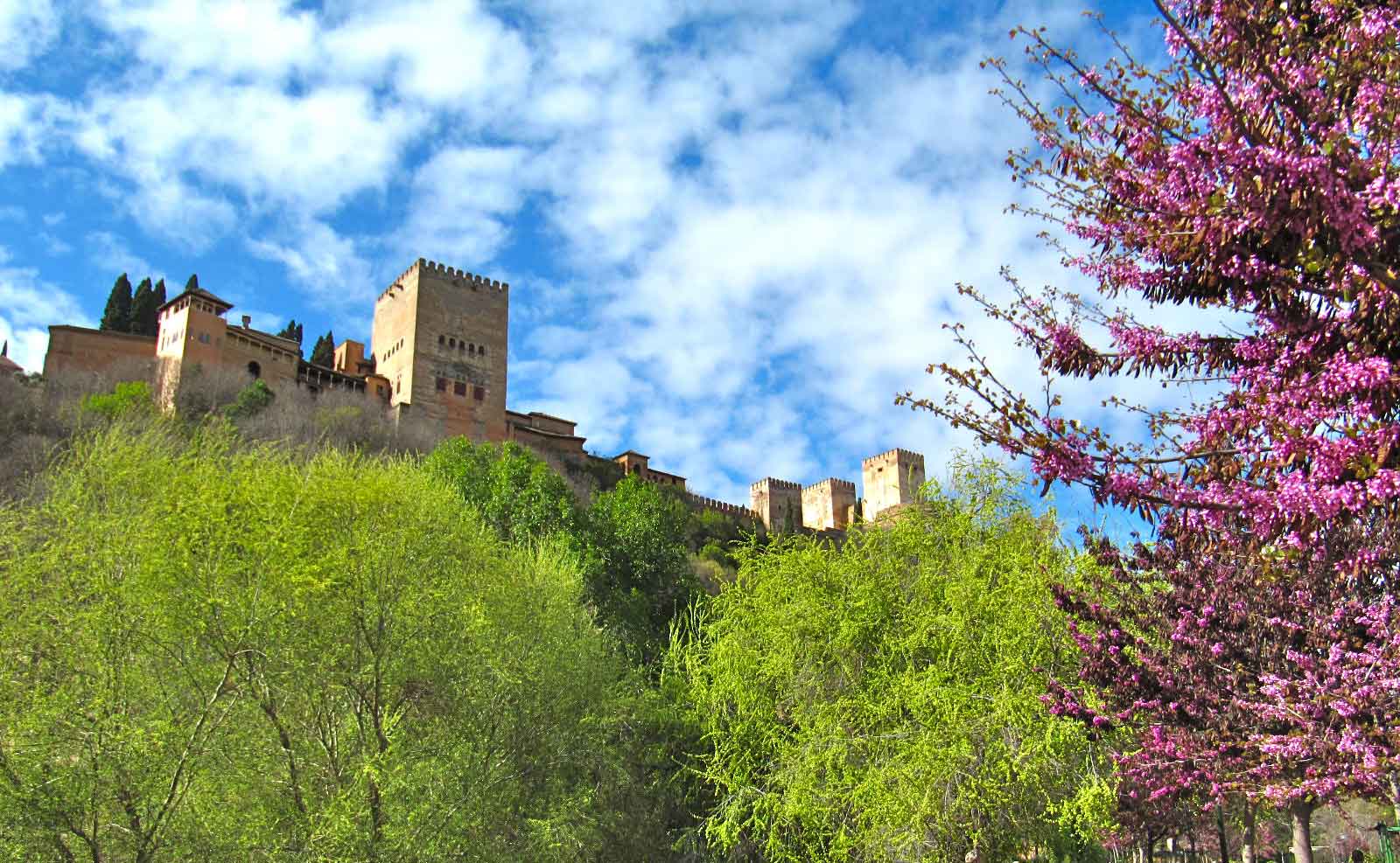 partes de la alhambra de libre acceso. entrada gratuita. gratis